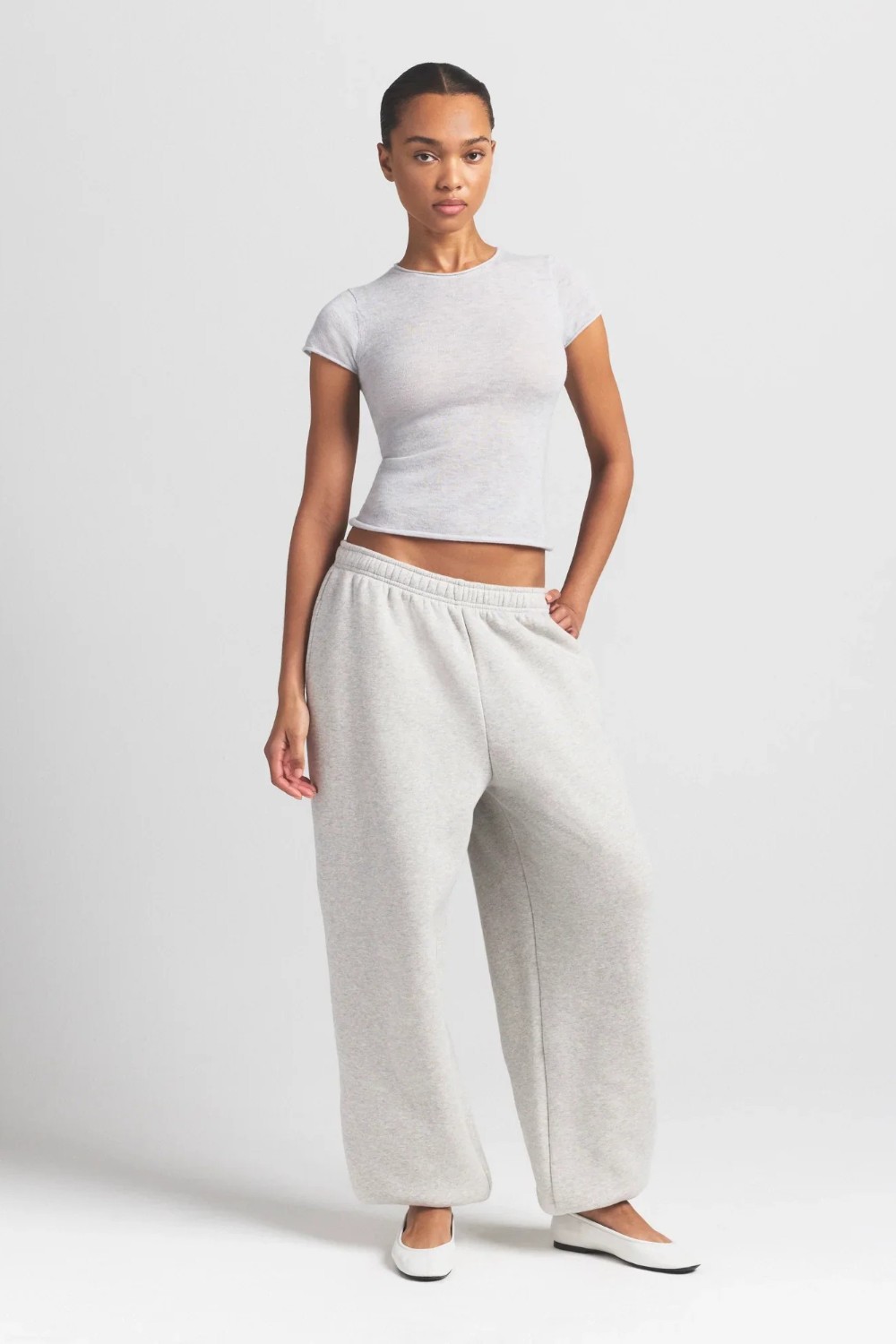 תמונת כל הלוק של T-SHIRT